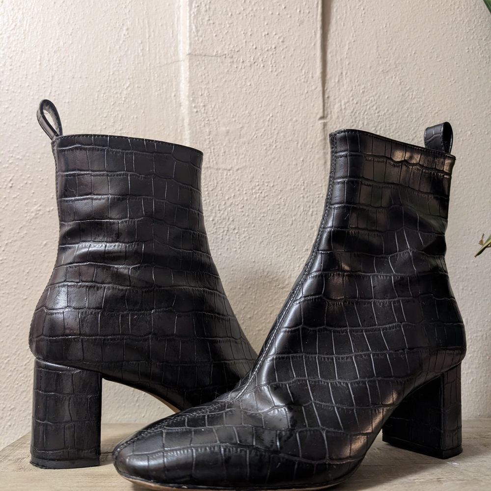 Elegant Black Croc-Embossed Ankle Boots
